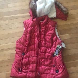 Puffer vest with removable hood